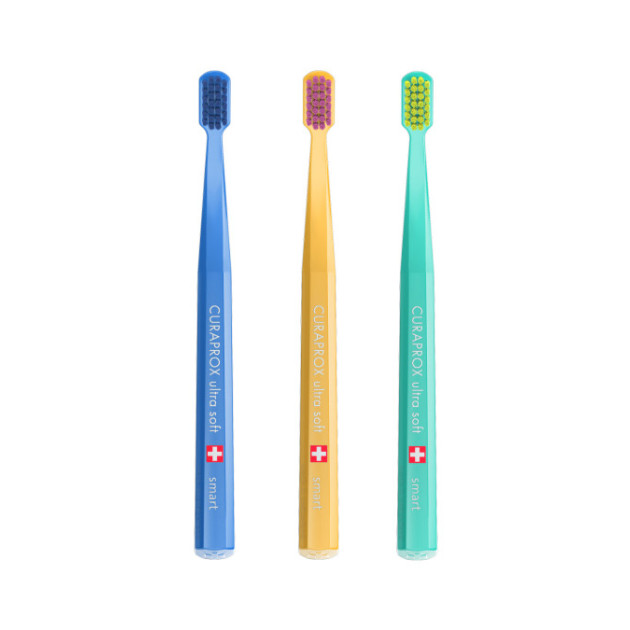CURAPROX smart ultra soft 5-12 Years Набор из 3-х зубных щеток средней жесткости для детей (синяя, желтая, салатовая)