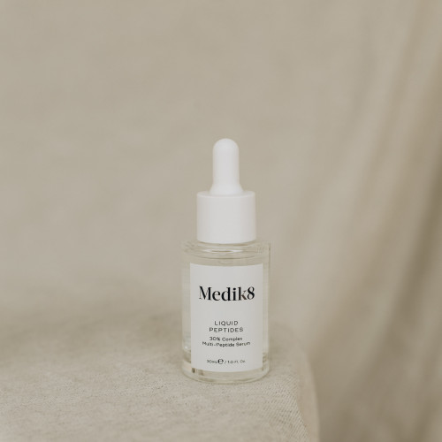 Medik8 Liquid Peptides 30 ml Комплекс зволожувальних пептидів на косметичних дронах