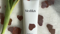 Medik8 Surface Radiance Cleanse 150ml Очищуючий гель з АНА-кислотами і екстрактом мангостана — Фото 10