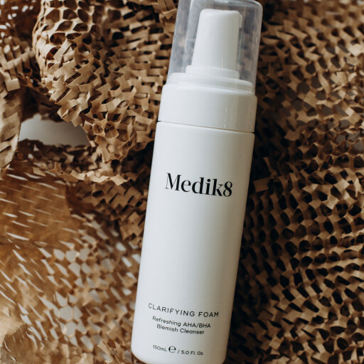 Medik8 Clarity Foam 150 ml Очищающая пенка с АНА / ВНА для очищения жирной и проблемной кожи — Фото 1