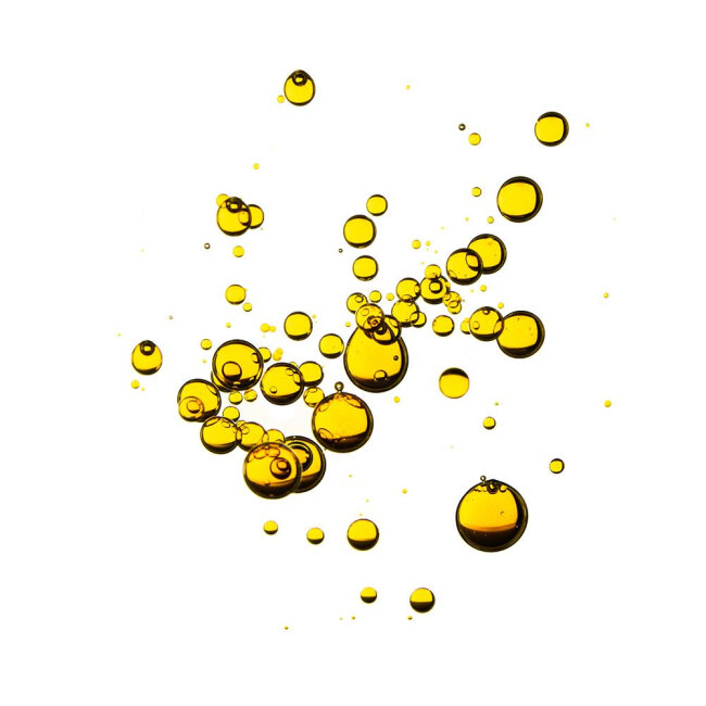 Novexpert Cleansing Oil with 5 Omegas Очищающее масло с 5 Омега для всех типов кожи (с хлопчатобумажной салфеткой) — Фото 3